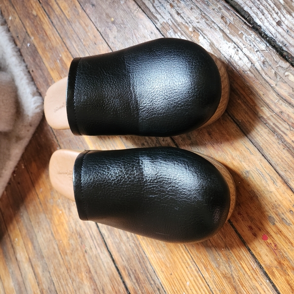Universal Thread Magnolia Black Clogs - Picture 3 of 6